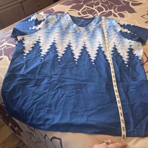 Soft Stretch 2x Blue and White Patterned Scrub Top